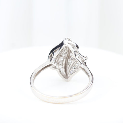 Bague 58 Bague en or blanc 18K à diamants baguette et brillants 58 Facettes 138314A