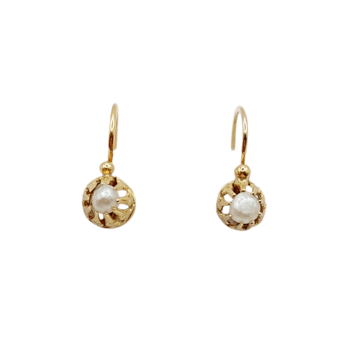 Boucles d'oreilles Dormeuses anciennes en or 18k serties d’une perle (circa 1900) 58 Facettes A06705