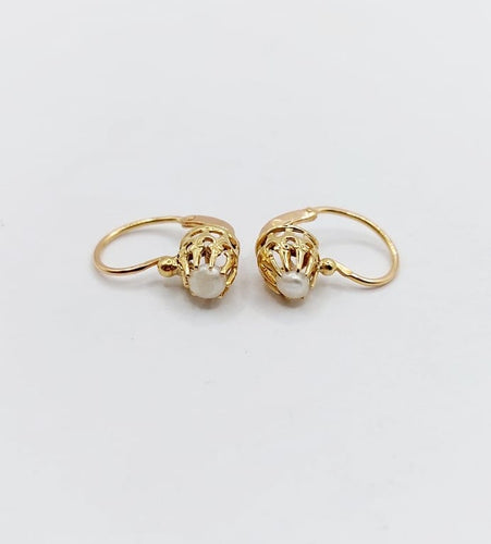 Boucles d'oreilles Dormeuses anciennes en or 18k serties d’une perle (circa 1900) 58 Facettes A06705