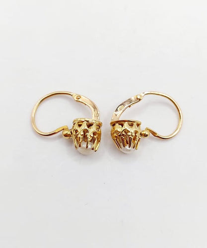 Boucles d'oreilles Dormeuses anciennes en or 18k serties d’une perle (circa 1900) 58 Facettes A06705