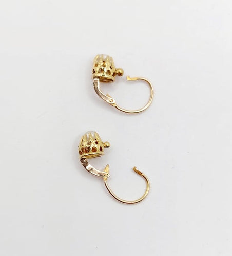 Boucles d'oreilles Dormeuses anciennes en or 18k serties d’une perle (circa 1900) 58 Facettes A06705