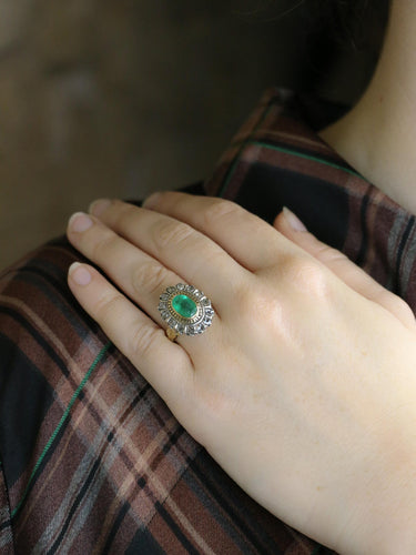 Bague 52 Bague ancienne or argent émeraude ovale diamants 58 Facettes 1174.7
