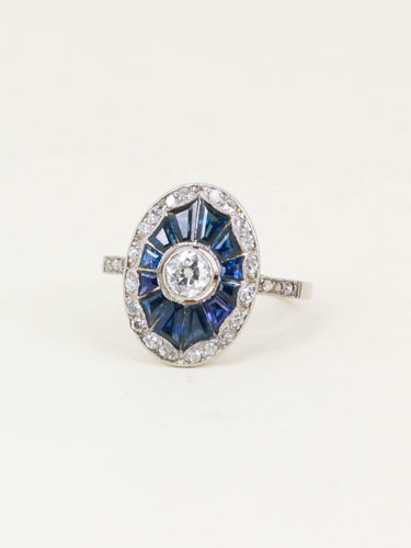 Bague 50 Bague Art déco en or blanc 18 carats, diamants et saphirs calibrés 58 Facettes 1199.8
