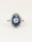 Bague 50 Bague Art déco en or blanc 18 carats, diamants et saphirs calibrés 58 Facettes 1199.8
