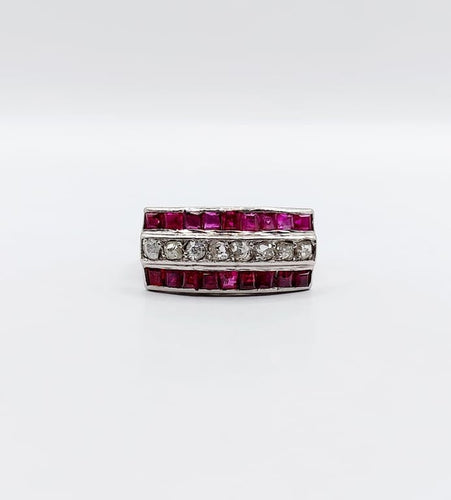 Bague 47 Bague Art déco jarretière en platine, diamants taille ancienne et rubis 58 Facettes A06711