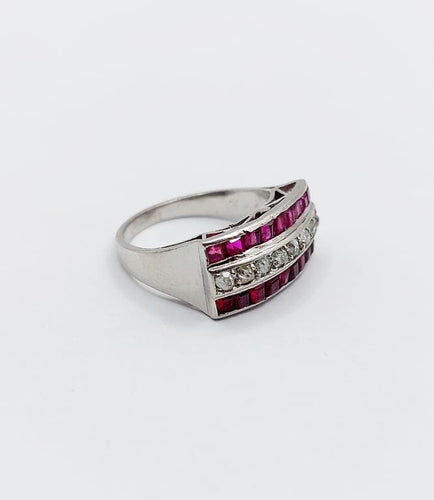 Bague 47 Bague Art déco jarretière en platine, diamants taille ancienne et rubis 58 Facettes A06711