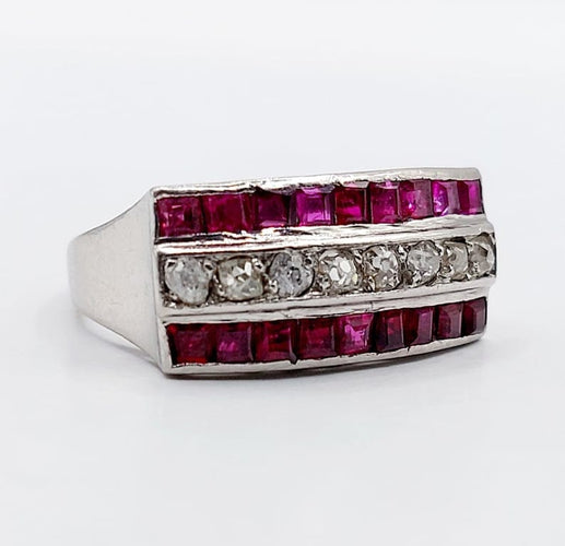 Bague 47 Bague Art déco jarretière en platine, diamants taille ancienne et rubis 58 Facettes A06711