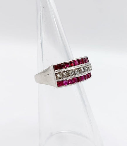Bague 47 Bague Art déco jarretière en platine, diamants taille ancienne et rubis 58 Facettes A06711