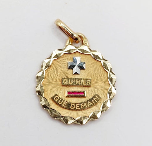 Pendentif Augis - Pendentif médaille d’amour en or rose 18k et rubis 58 Facettes A06726