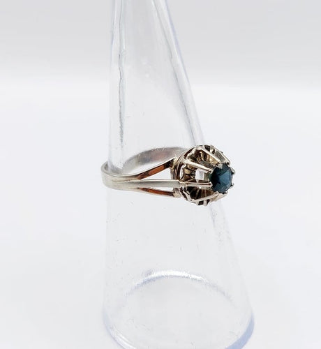 Bague 51 Bague solitaire Art déco en or blanc 18k et saphir 58 Facettes A01186