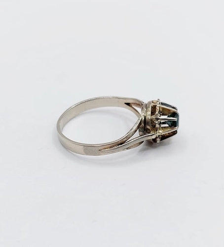 Bague 51 Bague solitaire Art déco en or blanc 18k et saphir 58 Facettes A01186