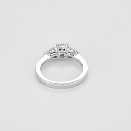 Bague 54 Bague solitaire en or blanc et diamant 58 Facettes B260080