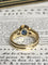 Bague 55 Bague en or jaune 18K sertie d’un saphir non chauffé et diamants 58 Facettes 237