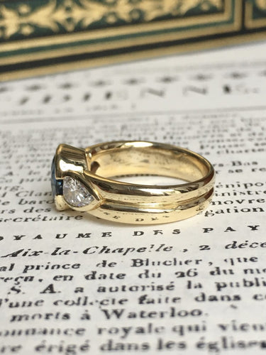Bague 55 Bague en or jaune 18K sertie d’un saphir non chauffé et diamants 58 Facettes 237