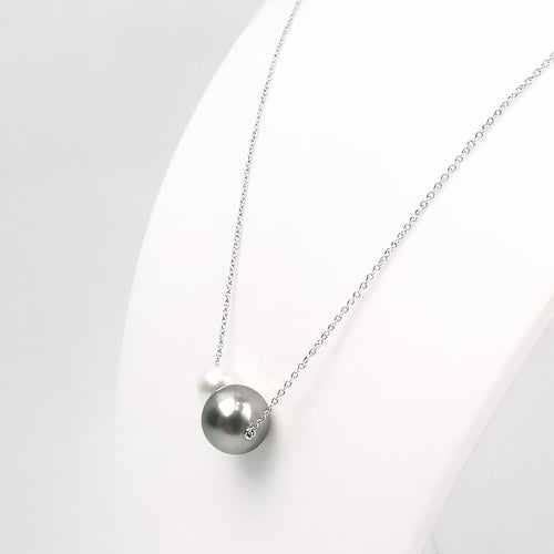 Collier Guérin - Collier en or blanc 18 carats et perles 58 Facettes Collier signé Guérin en or blanc 18K