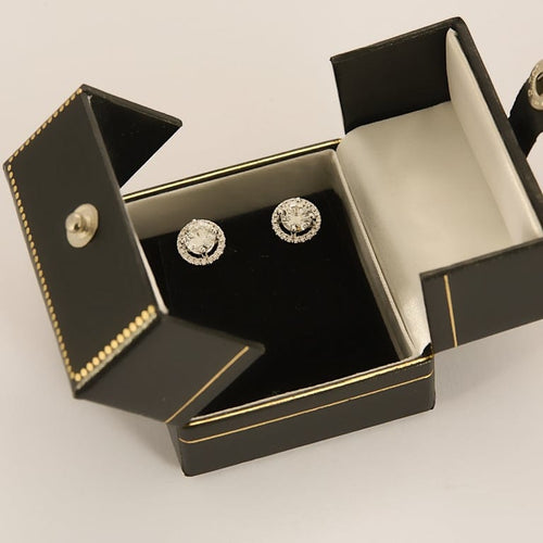 Boucles d'oreilles Boucles d’oreilles en or blanc 18 carats et diamants 58 Facettes BO-01