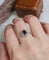 Bague 56 Bague marguerite vintage en or blanc 18 carats, saphir et diamants 58 Facettes 660