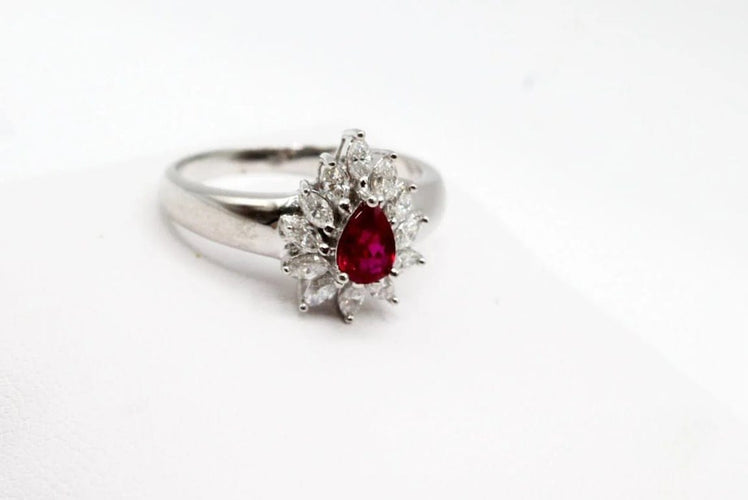 Bague 58 Bague rubis poire entouré de diamants en or blanc 585 58 Facettes 250019