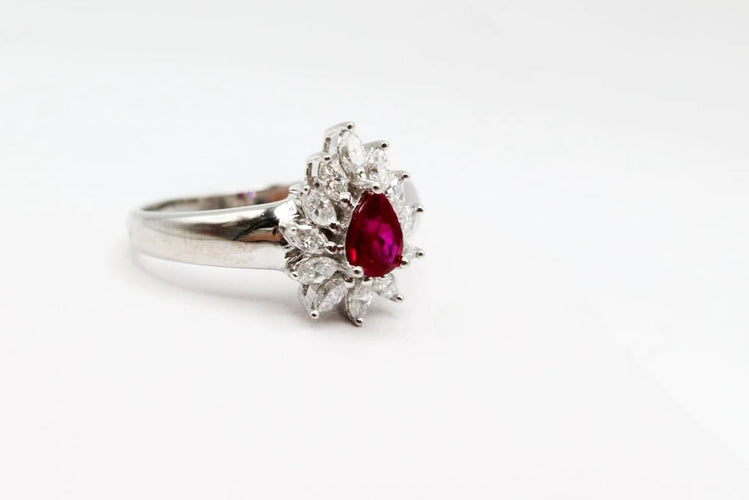 Bague 58 Bague rubis poire entouré de diamants en or blanc 585 58 Facettes 250019
