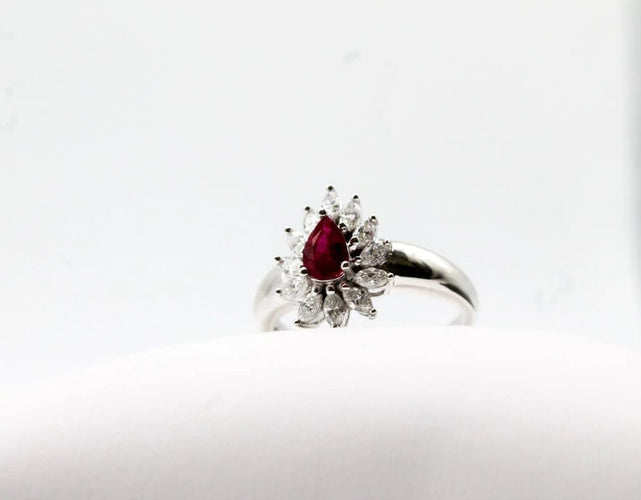 Bague 58 Bague rubis poire entouré de diamants en or blanc 585 58 Facettes 250019