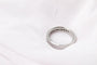 Bague 55 Bague demi-alliance en or blanc 750 sertie de diamants princesse 0,70 ct 58 Facettes 240269