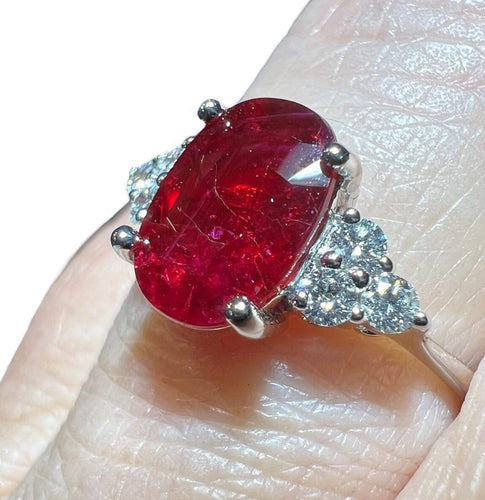 Bague 54 Bague en or blanc 18 carats avec rubis 2,04 ct et diamants 58 Facettes 8021 A