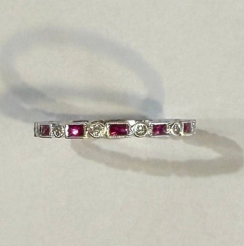 Bague 53 Alliance tour complet en or blanc, rubis et diamants 58 Facettes 310 50068