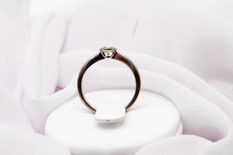 Bague 49 Bague solitaire serti clos en or blanc avec diamant 0,35 ct 58 Facettes 240328
