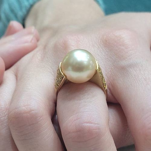 Bague 55 Bague - Perle australienne Gold et diamants fancy en or jaune 18k 58 Facettes T205