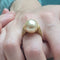 Bague 55 Bague - Perle australienne Gold et diamants fancy en or jaune 18k 58 Facettes T205
