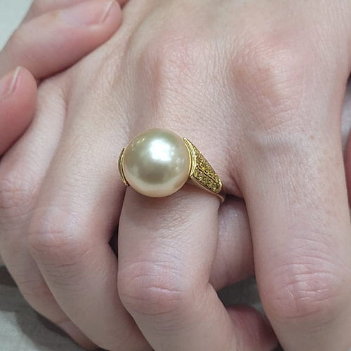 Bague 55 Bague - Perle australienne Gold et diamants fancy en or jaune 18k 58 Facettes T205