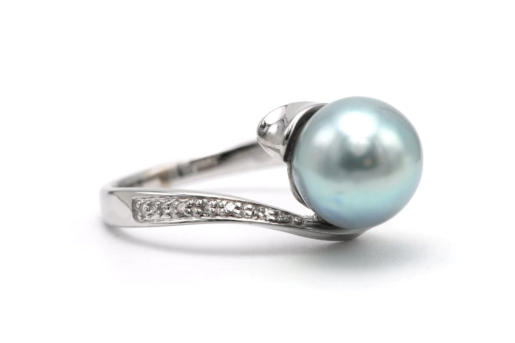 Bague 54 Bague contemporaine en or blanc 18 carats avec perle et diamants 8/8 58 Facettes 22662