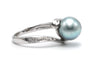 Bague 54 Bague contemporaine en or blanc 18 carats avec perle et diamants 8/8 58 Facettes 22662