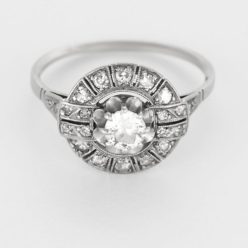 Bague 55 Élégante bague de style Art Déco en or blanc et diamants 58 Facettes B260008