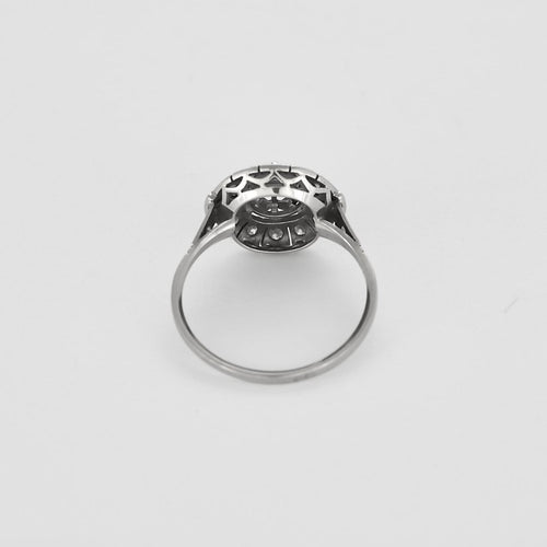 Bague 55 Élégante bague de style Art Déco en or blanc et diamants 58 Facettes B260008