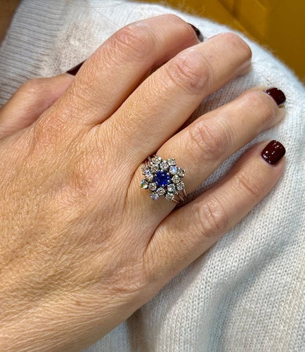 Bague 52 Bague fleur ancienne en or blanc 18 carats, diamants et saphir 58 Facettes 90830/ac12717