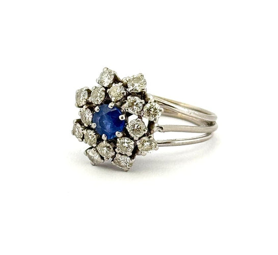 Bague 52 Bague fleur ancienne en or blanc 18 carats, diamants et saphir 58 Facettes 90830/ac12717