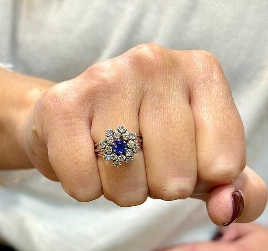 Bague 52 Bague fleur ancienne en or blanc 18 carats, diamants et saphir 58 Facettes 90830/ac12717