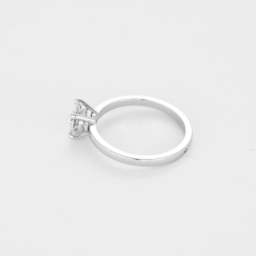 Bague 52.5 Élégant solitaire en or blanc et diamants 58 Facettes B230353