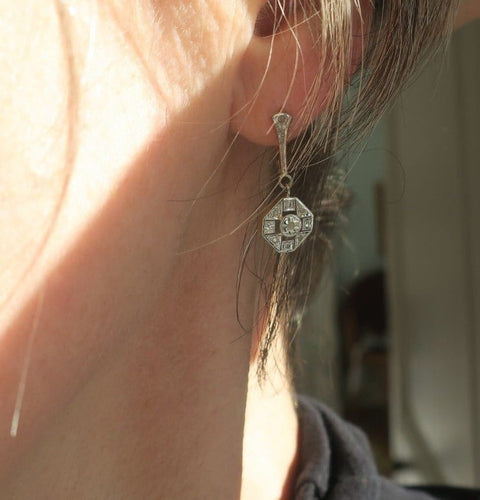 Boucles d'oreilles Boucles d’oreilles dormeuses pendantes Art déco en or jaune, platine et diamants 58 Facettes Boucles d'oreilles