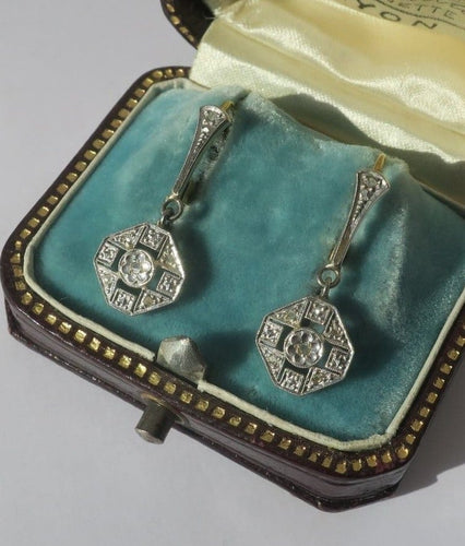 Boucles d'oreilles Boucles d’oreilles dormeuses pendantes Art déco en or jaune, platine et diamants 58 Facettes Boucles d'oreilles