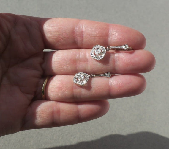 Boucles d'oreilles Boucles d’oreilles dormeuses pendantes Art déco en or jaune, platine et diamants 58 Facettes Boucles d'oreilles