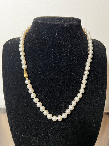 Collier Collier choker en or jaune 18k et perles de culture blanches 42 cm 58 Facettes 933