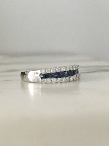Bague 53 Bague en or blanc 18K avec saphirs et diamants 58 Facettes 240