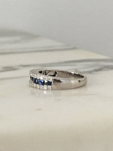 Bague 53 Bague en or blanc 18K avec saphirs et diamants 58 Facettes 240
