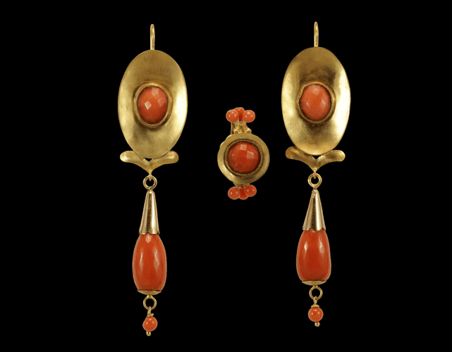 Bague 58 Parure ancienne - Boucles d’oreilles et bague en or jaune 14 carats et corail 58 Facettes 7694