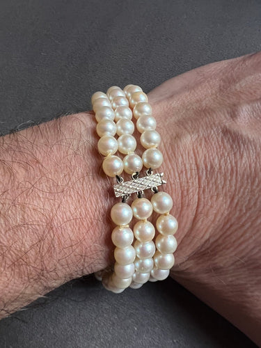 Bracelet Bracelet 3 rangs de perles de culture Akoya, fermoir en or 18K, 19 cm 58 Facettes 933