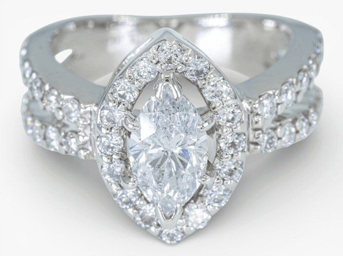 Bague 53 HRD - Bague entourage en or blanc 14 ct et diamants 2,03 ct 58 Facettes J260000016651