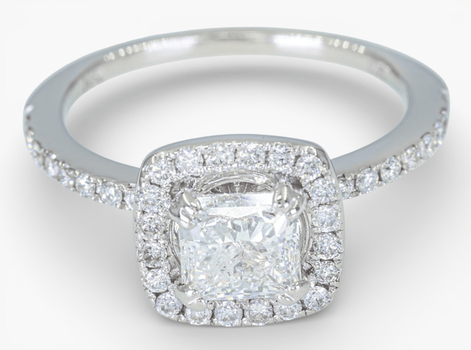 Bague 50 Bague entourage en or blanc 14 ct avec diamants 1,33 ct 58 Facettes IGI 3904104461, GIA 2151800313