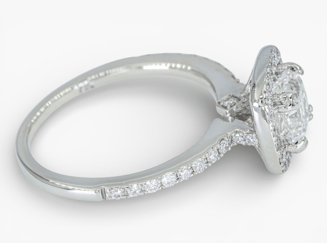 Bague 50 Bague entourage en or blanc 14 ct avec diamants 1,33 ct 58 Facettes IGI 3904104461, GIA 2151800313